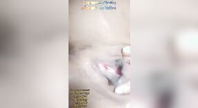 Ibu rumah tangga Desi seneng ngobrol webcam langsung karo kekasih 6 min 50 sec