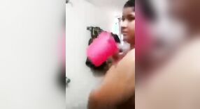 Понаблюдайте, как бенгальская красотка занимается ммс-видео в обнаженном виде в ванне 4 минута 10 сек