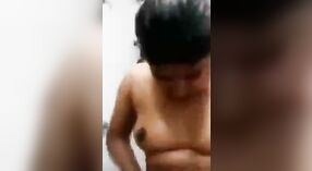 Понаблюдайте, как бенгальская красотка занимается ммс-видео в обнаженном виде в ванне 0 минута 40 сек