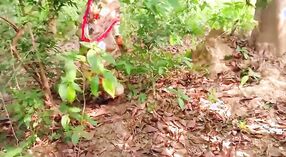 Sexo de Natal de Desi Radhika na selva: um encontro público 4 minuto 40 SEC