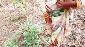 Le sexe de Noël de Desi Radhika dans la Jungle: Une rencontre publique 0 minute 0 sec
