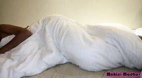 Sunny Leone的最热的自制色情视频特色是继女在热白色睡衣中 1 敏 50 sec