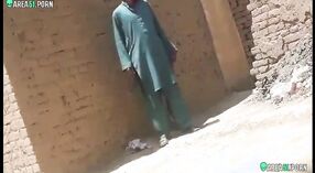 Nena paquistaní es golpeada al estilo perrito en cámara oculta 2 mín. 20 sec