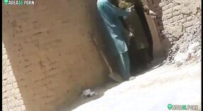 Nena paquistaní es golpeada al estilo perrito en cámara oculta 2 mín. 50 sec