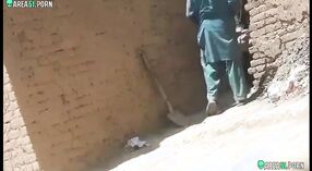 Nena paquistaní es golpeada al estilo perrito en cámara oculta 3 mín. 20 sec