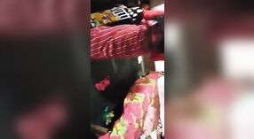 Video MMC pria Desi menangkap pertunjukan liar istri 4 min 10 sec