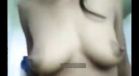 Индийское секс-видео с участием Сурат Намраты в позе наездницы попало в сеть 2 минута 00 сек