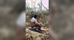 Desi Couple ' s intieme momenten in de buitenlucht 0 min 0 sec