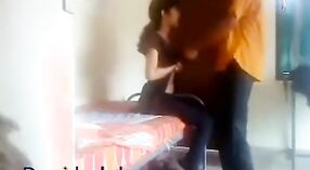 HD video di un collegio coppia avendo sesso in loro dormitorio stanza 2 min 00 sec