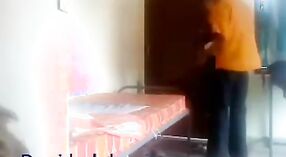 HD-Video eines College-Paares, das Sex in ihrem Schlafsaal hat 3 min 00 s