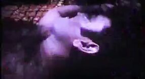 インドのポルノスターReshma Malluが毛皮のパイの蒸し暑いシーンでスター 11 分 20 秒