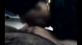 बस्टी भारतीय पत्नी तिच्या पतीला त्याच्या आयुष्यातील सर्वोत्कृष्ट ओरल सेक्स देते 3 मिन 00 सेकंद