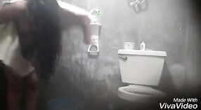 Indiase college meisje met groot liefde meloenen records zichzelf taking een douche voor haar boyfriend 6 min 20 sec