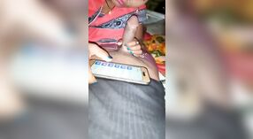 Une femme de ménage bihari fait une pipe époustouflante à son mari indien dans cette vidéo MMC 1 minute 30 sec