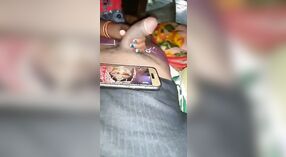 Une femme de ménage bihari fait une pipe époustouflante à son mari indien dans cette vidéo MMC 0 minute 30 sec