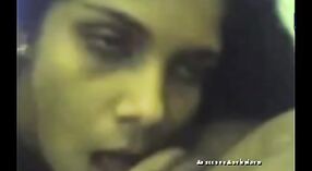 Une étudiante fait une pipe deepthroat à son amant dans cette vidéo torride 4 minute 40 sec
