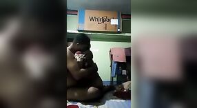 Pasangan Oriya menikmati seks rumahan yang panas dalam video MMS 1 min 00 sec