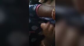 Desi vrouw gives oraal diensten naar haar sisters in een steamy seks video - 4 min 10 sec