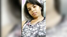 Bangla babe zeigt Ihre Muschi und Brüste in einem unglaublichen porno-video 3 min 10 s
