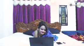 Nagi indyjski XXX kobieta uwodzi Desi widzów z jej wspaniałe piersi i cipki 0 / min 0 sec