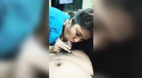 Encuentro Íntimo de la estrella Porno India Swati Naidu con una Pareja Sexual 2 mín. 00 sec