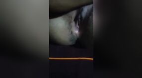 丈夫在这段视频中搞砸了desi孟加拉妈妈的毛茸茸的猫 0 敏 30 sec