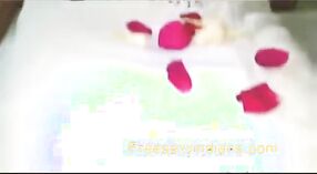 ಭಾರತೀಯ ಮಾದರಿ ಸಹೋದರಿಯರು ದೊಡ್ಡ ಮೊಲೆ ಆವಿ ಲೈಂಗಿಕ ತೊಡಗಿಸಿಕೊಳ್ಳಲು 1 ನಿಮಿಷ 10 ಸೆಕೆಂಡು