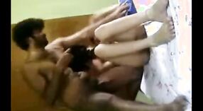 Tímido indiano bhabhi seduz e fica fodido por seu vizinho neste vídeo quente 15 minuto 00 SEC