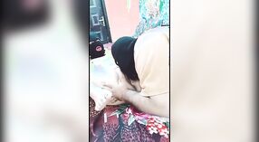 Une demi-soeur pakistanaise devient méchante avec son beau-père pendant que les parents sont absents 3 minute 50 sec