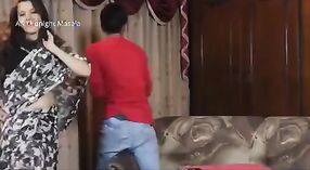 Vidéo de sexe indien HD mettant en vedette de vraies scènes d'inceste bhabhi et devar 2 minute 50 sec