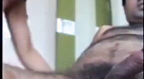 Pareja india amateur se entrega a un comportamiento depravado en un video porno casero 12 mín. 20 sec