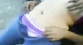 অপেশাদার কিশোর অশ্লীল ভিডিওতে একটি বক্রী মেয়ে তার প্রেমিককে একটি ব্লজব দিচ্ছে এবং তার বন্ধুদের সামনে তার সাথে যৌন মিলন করেছে 0 মিন 0 সেকেন্ড