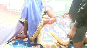 Indiase Bhabhi ' s ruwe en Intense seks in een blauw Sari dorp 1 min 10 sec