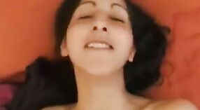 Indiase Babe masturbeert met Dildo op de vloer 27 min 20 sec