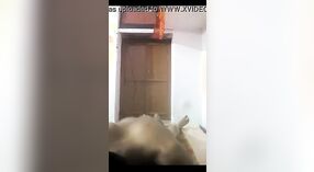 Desi dona de casa fica socado por seu namorado secreto 3 minuto 20 SEC