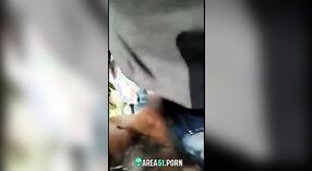 Xxx vidéo: Bojo kejiret muter karo pacangan dheweke njobo ing alas 2 min 10 sec