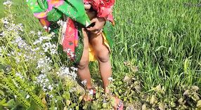 Индийская красотка Радхика Бхабха предается сексу на открытом воздухе 2 минута 20 сек