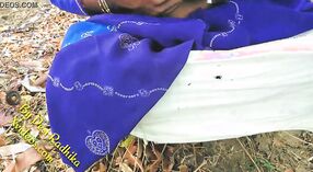 Desi bhabhi gets wild met haar enorme natuurlijke harige kut in de great outdoors 5 min 20 sec