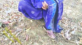 Desi bhabhi se vuelve salvaje con su enorme coño peludo natural al aire libre 6 mín. 10 sec