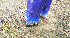 Desi bhabhi wird wild mit ihrer riesigen natürlichen haarigen Muschi in der freien Natur 8 min 40 s