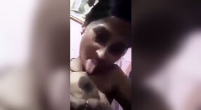 Spectacle de seins de la femme bihari dans un clip MMS public 2 minute 50 sec