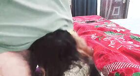 Indiase Vrouw kreunt in plezier als haar mollige echtgenoot pounds haar nauw lul 3 min 20 sec