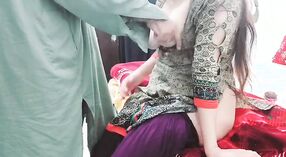 Indiase Vrouw kreunt in plezier als haar mollige echtgenoot pounds haar nauw lul 4 min 20 sec