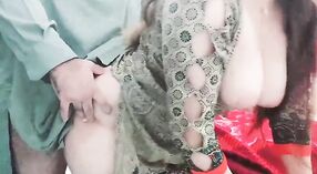Indiase Vrouw kreunt in plezier als haar mollige echtgenoot pounds haar nauw lul 5 min 20 sec