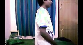 या हॉट व्हिडिओमध्ये एक गोंडस भारतीय महाविद्यालयाची मुलगी आणि तिचा प्रियकर स्टीम लव्हमेकिंगमध्ये व्यस्त आहे 4 मिन 00 सेकंद