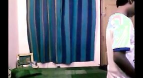 இந்த சூடான வீடியோவில் ஒரு அழகான இந்திய கல்லூரி பெண்ணும் அவரது காதலனும் நீராவி காதல் தயாரிப்பில் ஈடுபடுவதைப் பாருங்கள் 4 நிமிடம் 40 நொடி