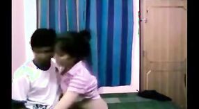 观看一个可爱的印度大学女孩和她的男朋友在这个热门视频中从事蒸蒸日上的做法 1 敏 00 sec
