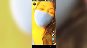 Video MMS de primer plano de Desi de ella masturbándose en una sesión caliente y humeante 6 mín. 50 sec