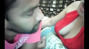 Bhabhi ji verführt und verführt ihre Zuschauer vor der webcam 4 min 00 s