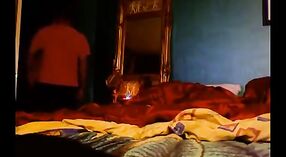 முதிர்ந்த இந்திய பாபி உடலுறவு கொள்வதற்கு முன் ஒரு சிற்றின்ப தனியா கொடுக்கிறார் 5 நிமிடம் 00 நொடி
